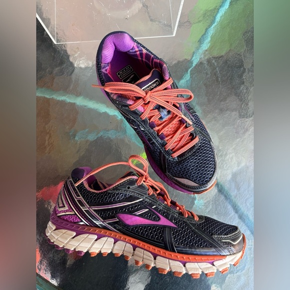🧡Brooks Women's Purple and Pink Athletic Shoes🧡 - Picture 4 of 12